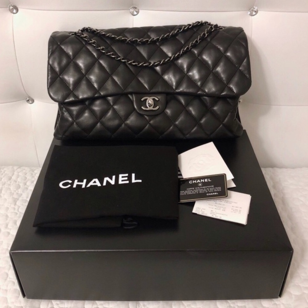 Chanel Maxi Flap bag in Lambskin leather